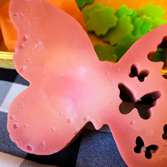 🧼🫧 Vegan Goat Milk Women's Soap 🦋 - Picture 4 of 8